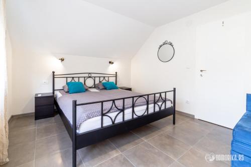 Una cama o camas en una habitación de MAK BASTA