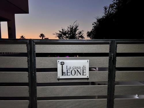 a sign on a fence that says let error be done at La Casa di Leone Casa Sorella in Svoúrou Metókhion