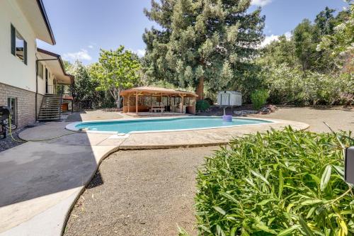 Mynd úr myndasafni af Clear Lake Getaway with Pool Access, Near Beaches! í Clearlake Oaks
