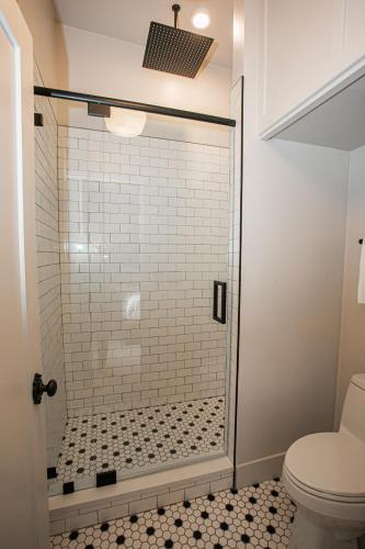 a bathroom with a shower with a toilet at Historic Jacksonville Inn in Jacksonville