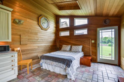 - une chambre avec un lit dans une pièce dotée de murs en bois dans l'établissement Spacious Lowville Retreat on 4 Private Acres!, à Glenfield