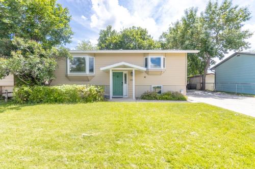 a house with a green door and a yard at CozyLiving in Billings