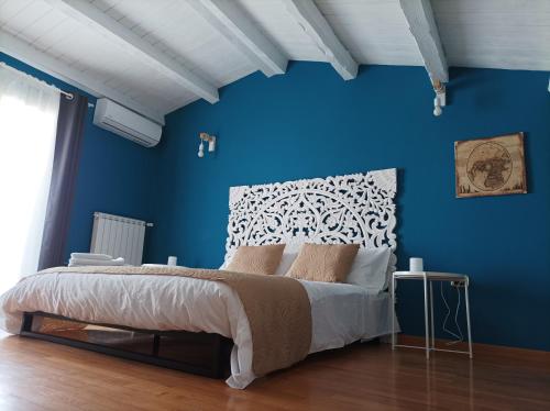 a bedroom with a blue wall and a bed at MaGia b&b Corato in Corato