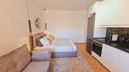 Luxury apartments in DOWNTOWN of Pereaにあるキッチンまたは簡易キッチン