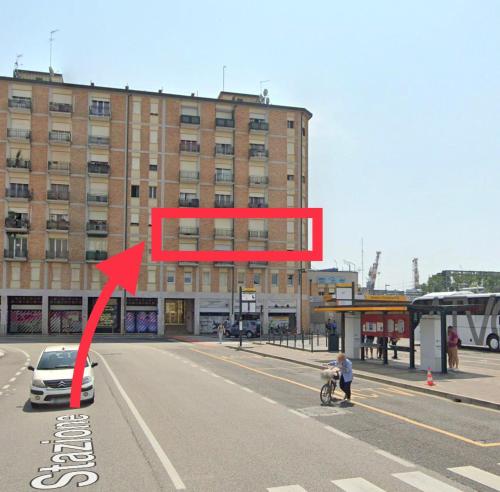 a red arrow pointing to a building with a person on a bike at ARBI VENICE STATiON in Mestre