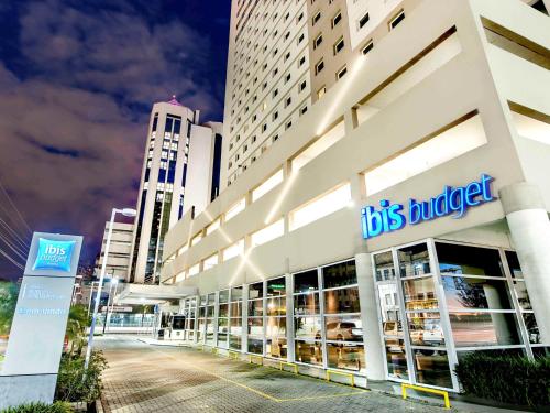 a building with a tds mindset sign in front of it at ibis budget Porto Alegre - Supereconômico in Porto Alegre