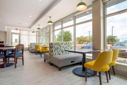 Comfort Inn & Suites Destin near Henderson Beach photo 63
