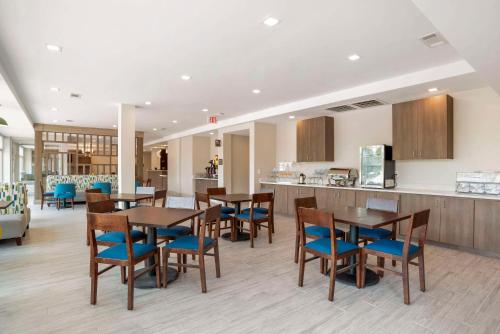 Comfort Inn & Suites Destin near Henderson Beach photo 64