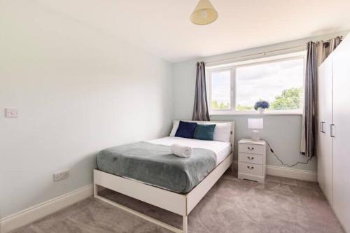 Katil atau katil-katil dalam bilik di Overbury Lodge, Birmingham with FREE Parking