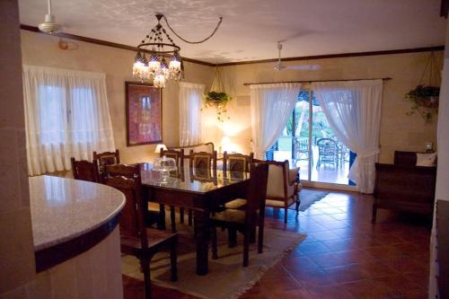 Restoran ili neka druga zalogajnica u objektu Sandorini Villa for Rent