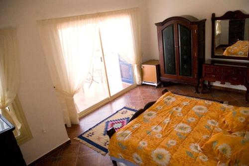 Postel nebo postele na pokoji v ubytování Sandorini Villa for Rent