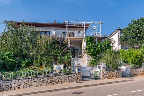 Family-friendly apartments with swimming pool Novi Vinodolski - 2419