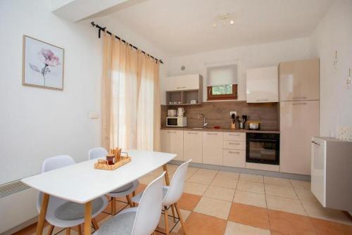 Family friendly house with a swimming pool Ripenda Verbanci, Labin - 16583