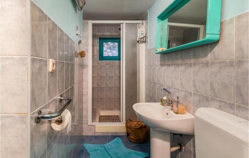 Koupelna v ubytování 1 Bedroom Awesome Home In Crikvenica