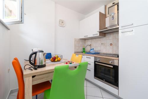 Apartments by the sea Crikvenica - 21501