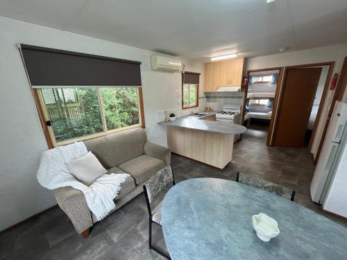 Η κουζίνα ή μικρή κουζίνα στο BIG4 Long Jetty Caravan Park