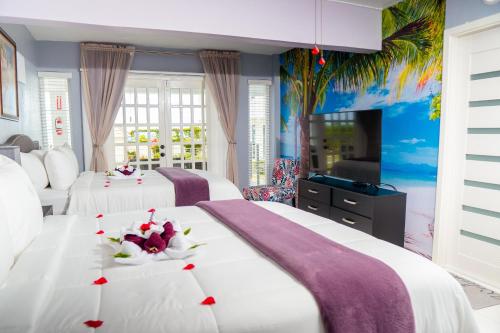 Postel nebo postele na pokoji v ubytování Lavender Moon Villas