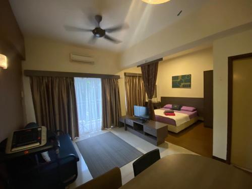 a bedroom with a bed and a ceiling fan at Junikastay BLagoon Melaka in Malacca