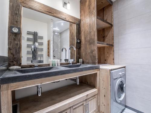 a bathroom with a sink and a washing machine at Bel appartement avec terrasse à Méribel, 2 chambres, conciergerie incluse - FR-1-613-1 in Méribel