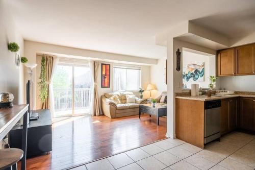 Η κουζίνα ή μικρή κουζίνα στο Beautiful Townhouse In Toronto