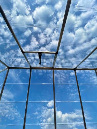 a view of the sky through a glass roof at Langaland Glamping in Susenii Bîrgăului