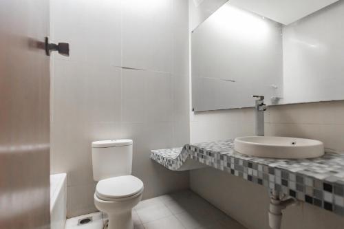 Ένα μπάνιο στο Istana Hotel Bandung Mitra RedDoorz