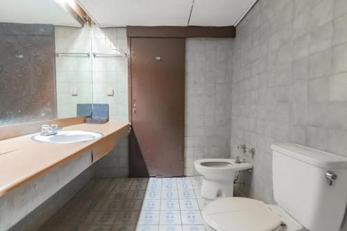 Ένα μπάνιο στο Istana Hotel Bandung Mitra RedDoorz