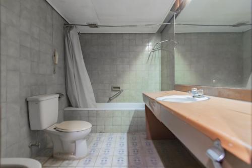 Koupelna v ubytování Istana Hotel Bandung Mitra RedDoorz
