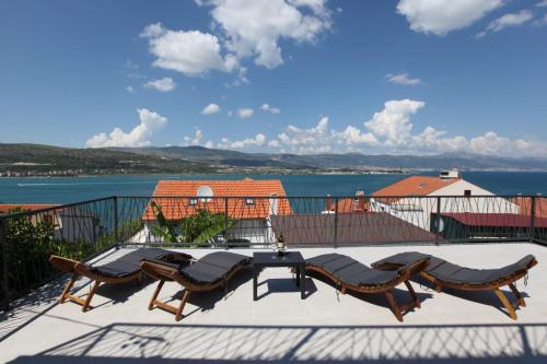 Apartment with terrace and sea view - LUCIC