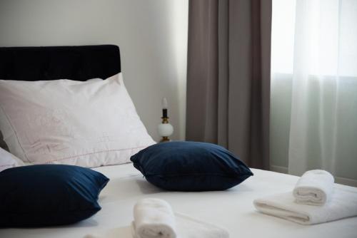 SunnyRose Apartment - walking distance from Znjan beach - free public parking - huge balcony