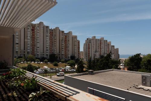 SunnyRose Apartment - walking distance from Znjan beach - free public parking - huge balcony