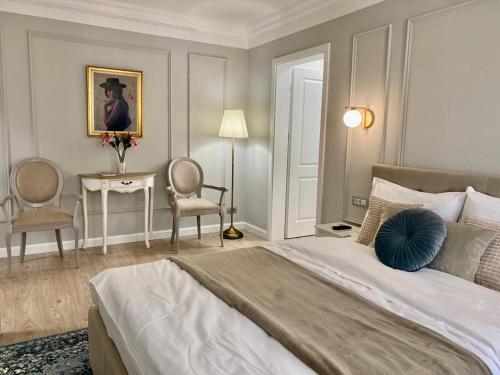 a bedroom with a bed and a table and chairs at Central Spacious Apartment with Balcony - Alba Carolina in Alba Iulia