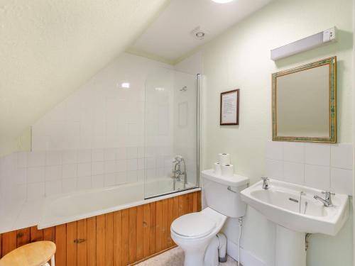 a bathroom with a toilet and a sink and a shower at Meall Darroch in Inverey