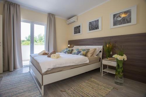 Villa Marina Vosteni tesisinde bir odada yatak veya yataklar