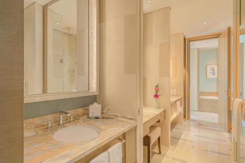 a bathroom with a sink and a mirror at Shangri-La Jinan in Jinan