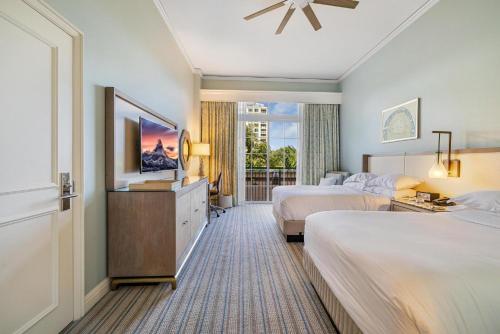 Letto o letti in una camera di Charming 5 Star Condo Unit Situated at Ritz Carlton-Key Biscayne