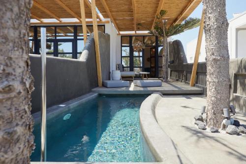 Bazén v ubytování Oscar Beachfront Suites - Adults Only nebo v jeho okolí
