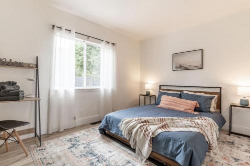 Ένα ή περισσότερα κρεβάτια σε δωμάτιο στο Wren Home & Guest House