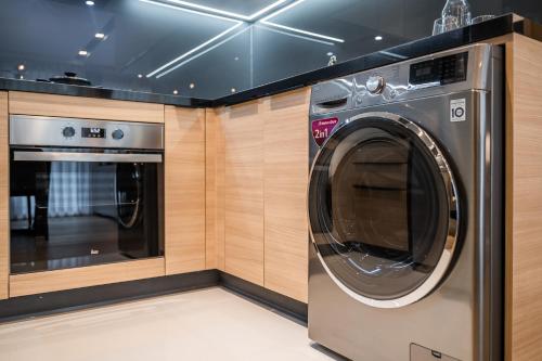a washing machine and a oven in a room at Destiny63 Ekamai Apartment in Bangkok