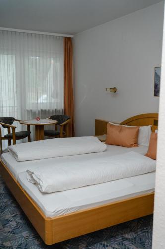 Кровать или кровати в номере Hotel Sternen