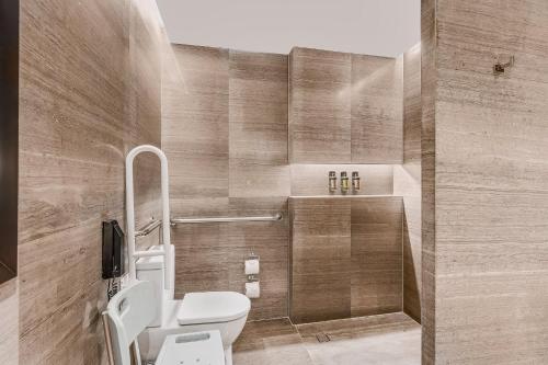 a bathroom with a toilet and a shower at Grand Fiesta Americana Monterrey Valle in Monterrey