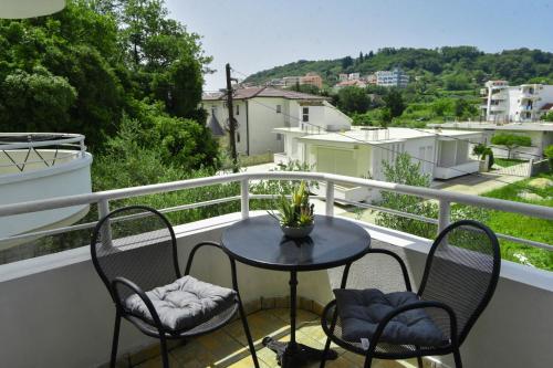 Balkoni atau teres di Studio Flat w Garden and Balcony in Ulcinj