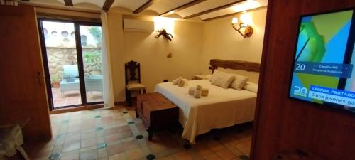 a bedroom with a bed and a tv in a room at La Casa de la Abuela in Cazorla