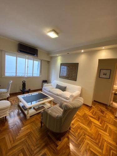 AZCUENAGAHOME Entrada anticipada sujeta a disponibilidad en Silencioso y luminoso piso alto de 45m2 con la mejor UBICACIÓN en Recoleta, parking disponible en las inmediaciones Nuestros huéspedes nos avalan con sus comentarios