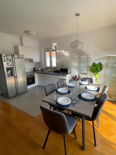 La Storia - Holiday Apartment House with free private parking