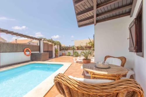 Villa Rustica -Heated Pool & Garden near the Beach