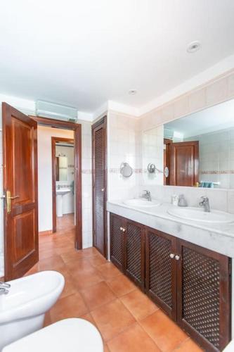 Villa Rustica -Heated Pool & Garden near the Beach