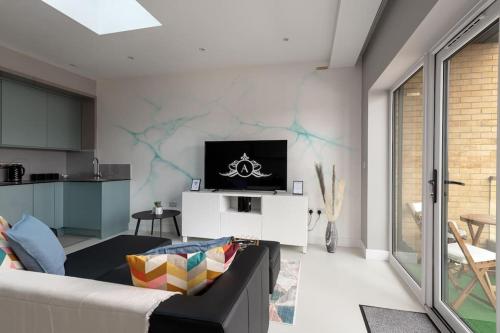 a living room with a couch and a tv at Work Hub - Easy Check-In, Fast WiFi, Peaceful Nights - Apartment 10 in Gillingham
