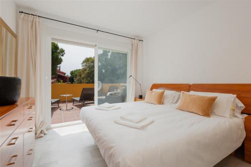 Apartment, close to beaches, restaurants and supermarkets, in urb. Marbella Park Beach, Elviria