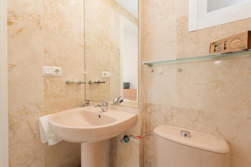 Apartment, close to beaches, restaurants and supermarkets, in urb. Marbella Park Beach, Elviria